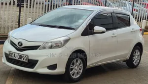 Toyota Vitz 1.3 FWD 5dr 2014 Pearl