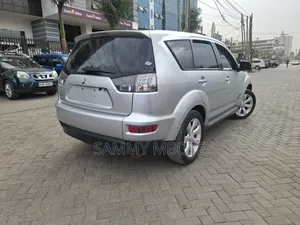Mitsubishi Outlander 2011 Silver