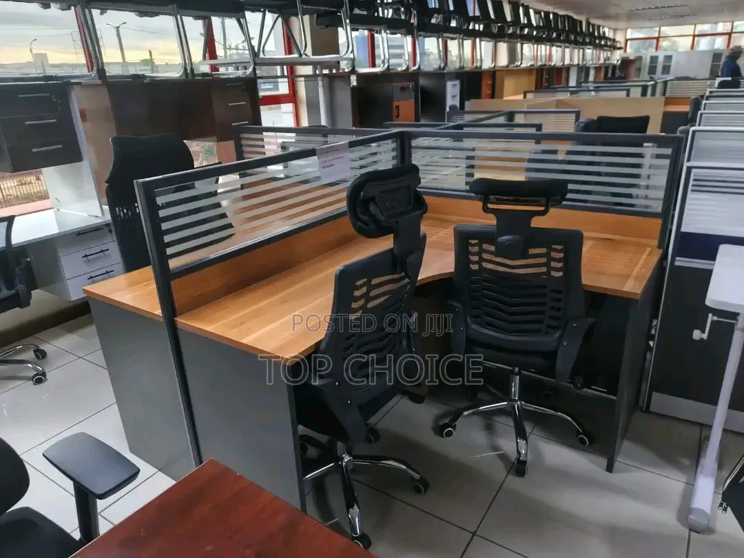 Modern 4-Way Office Workstation With 4 Ergonomic Chairs