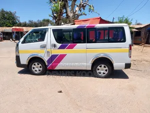 Toyota HiAce 2014 White