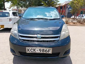 Toyota ISIS 2010 Blue