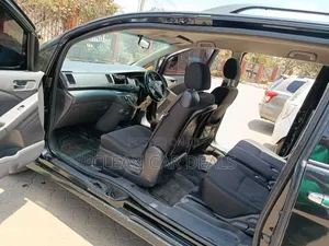 Toyota ISIS 2010 Blue