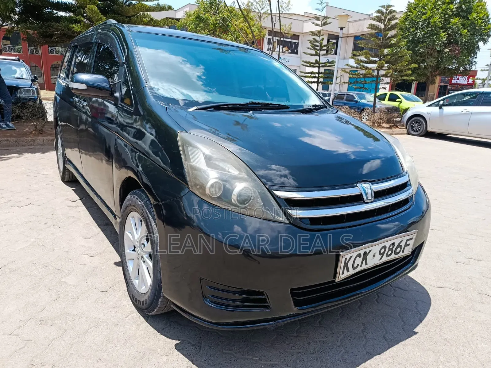 Toyota ISIS 2010 Blue
