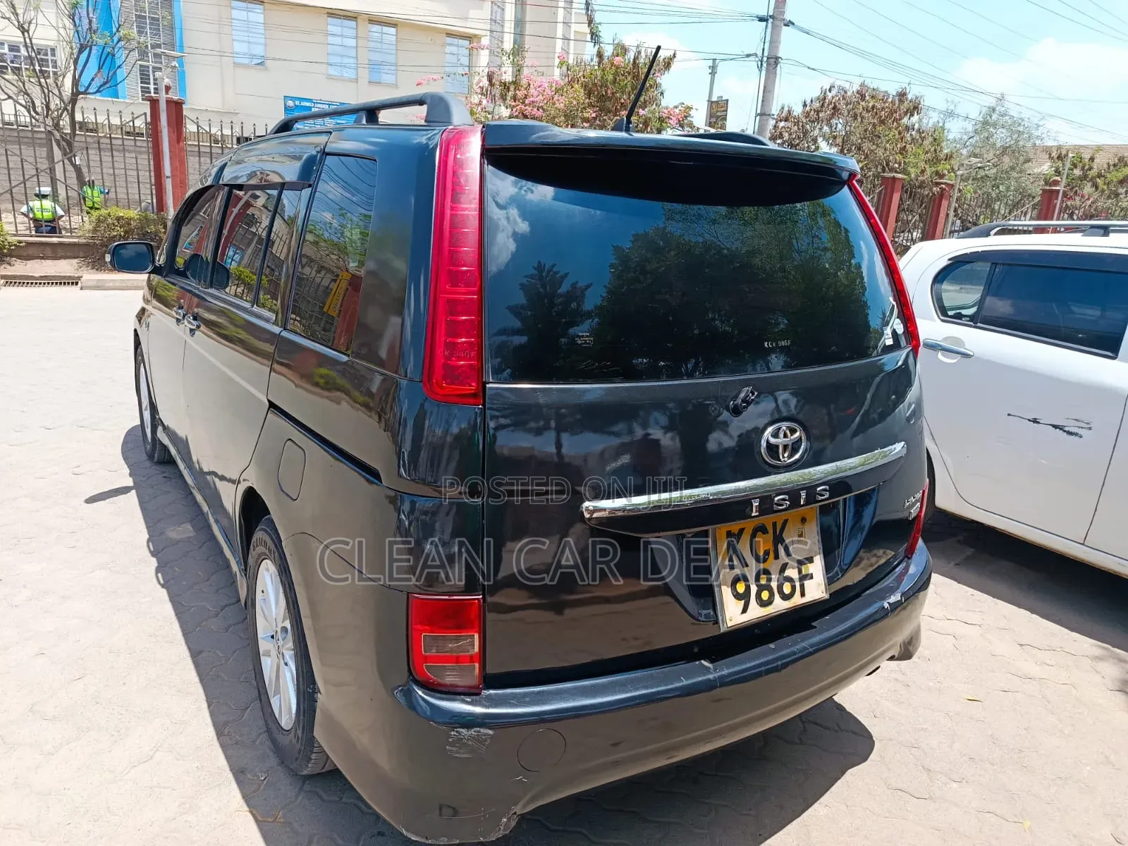Toyota ISIS 2010 Blue
