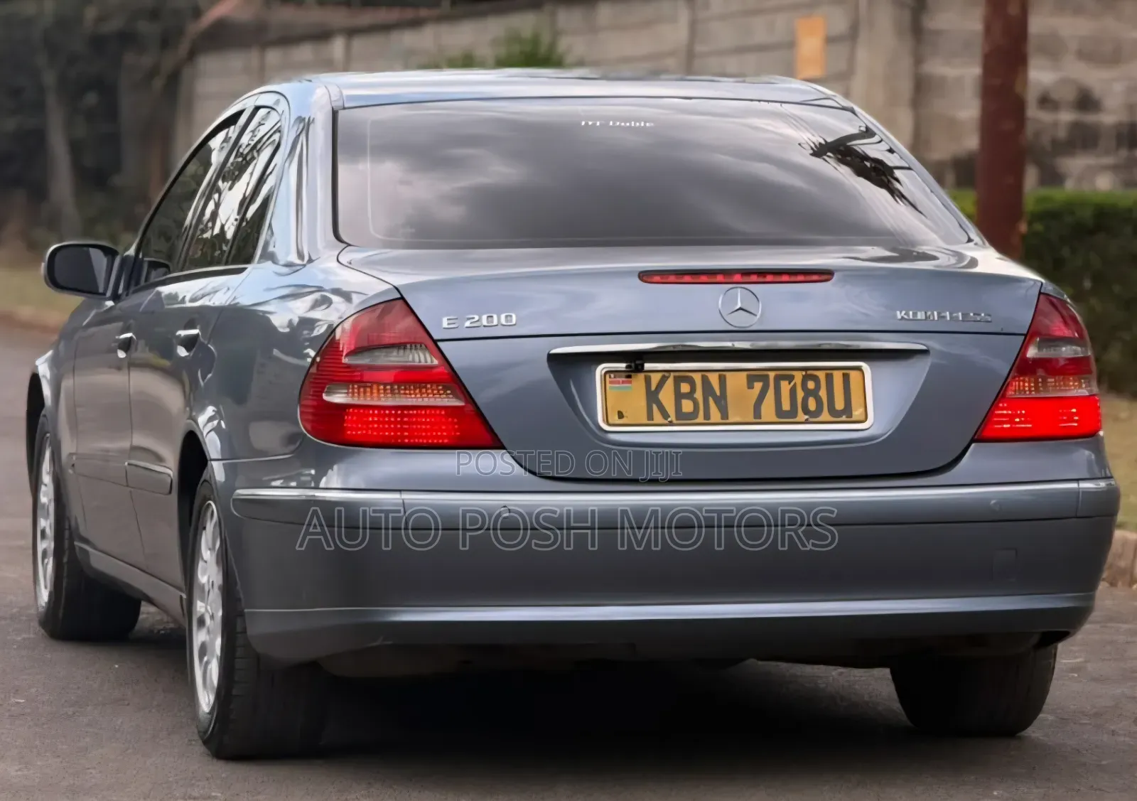 Mercedes-Benz E200 2006 Blue
