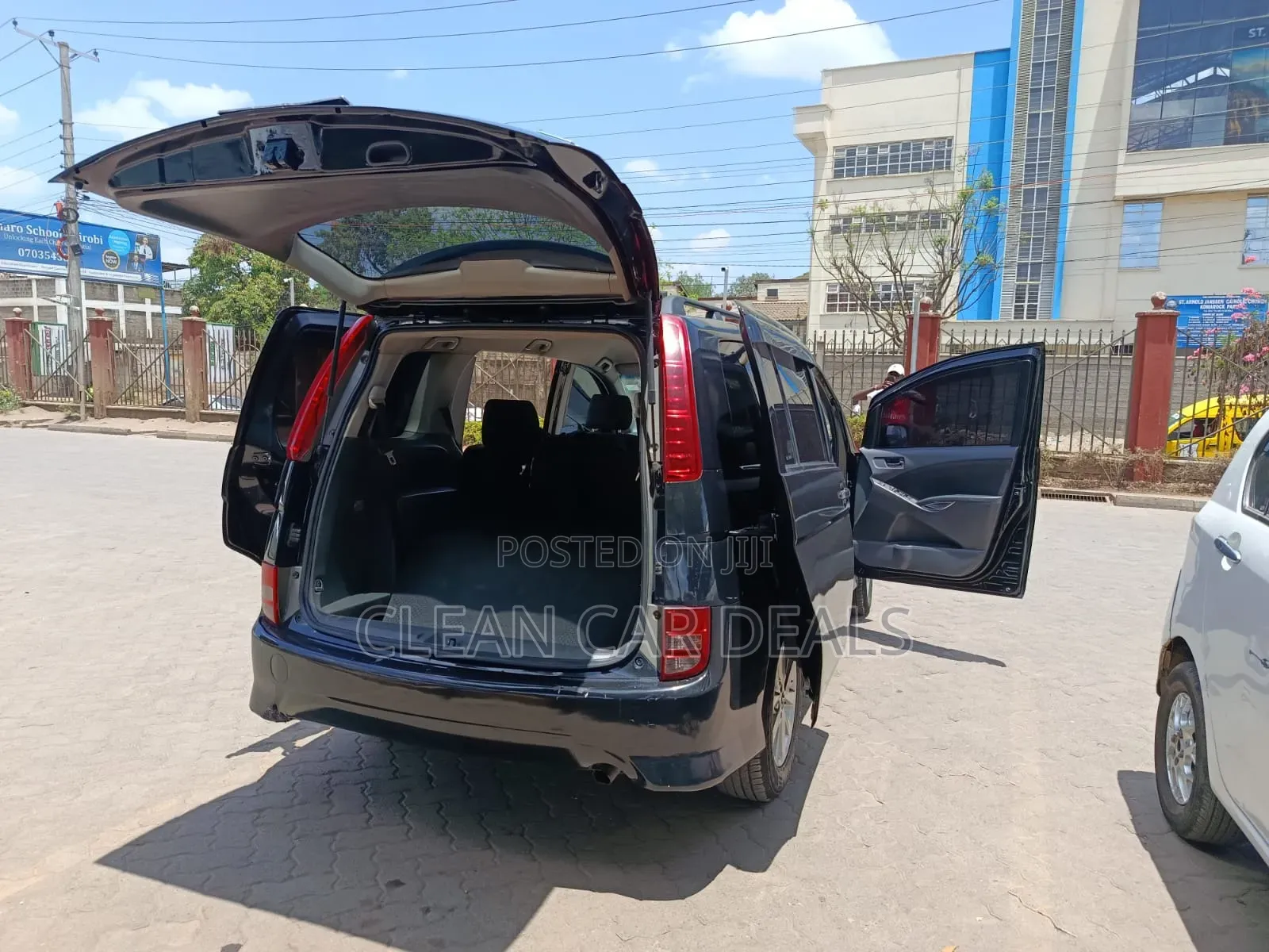 Toyota ISIS 2010 Blue