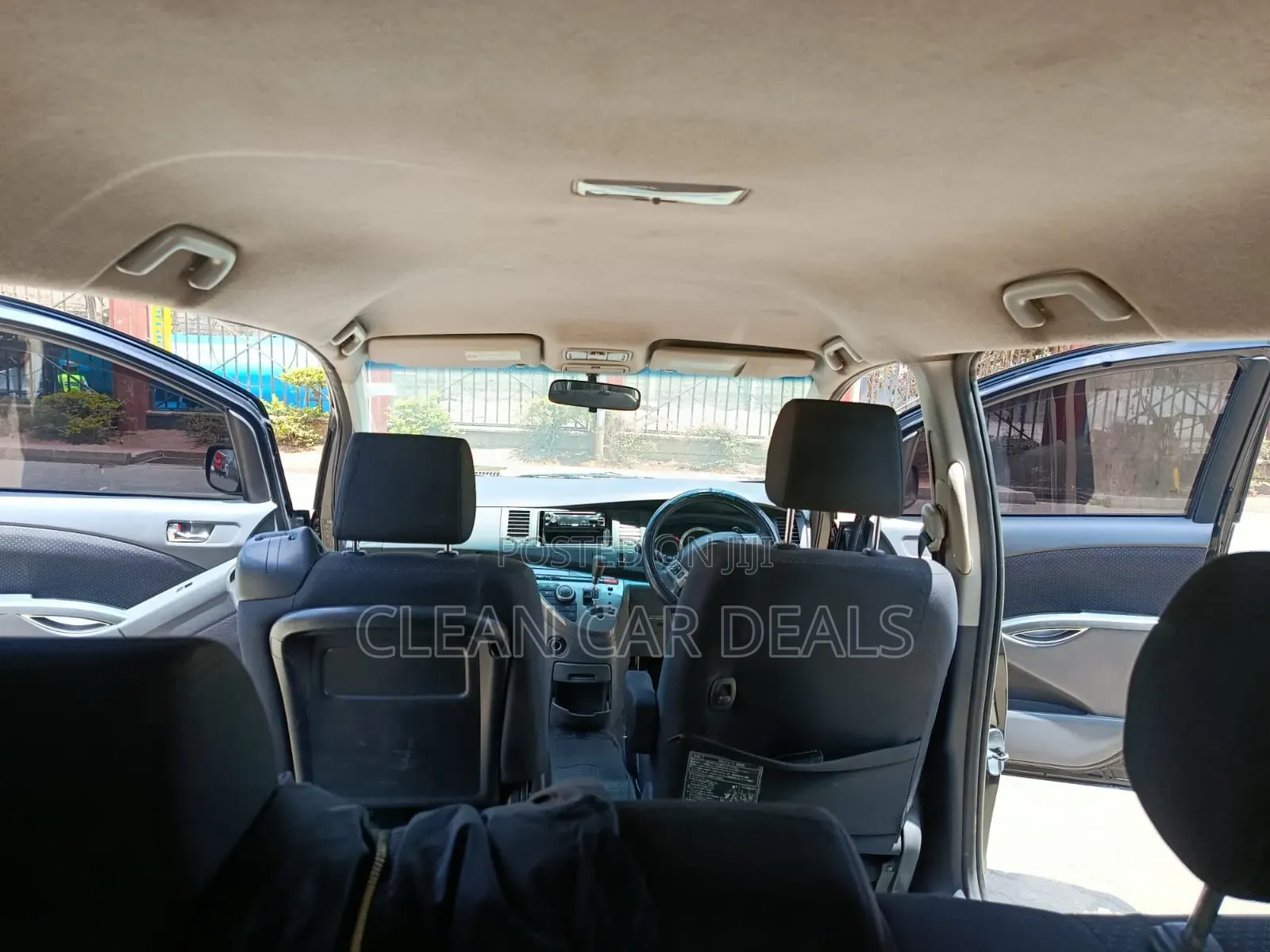 Toyota ISIS 2010 Blue