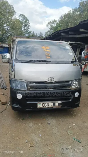 Toyota HiAce 2011 Silver