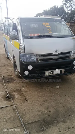 Toyota HiAce 2011 Silver