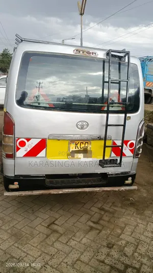 Toyota HiAce 2011 Silver