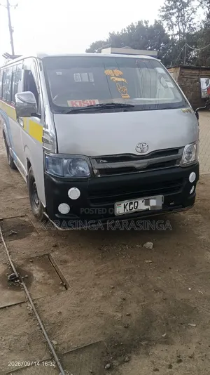 Toyota HiAce 2011 Silver