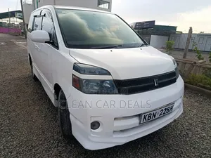 Toyota Voxy 2005 White