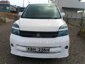 Toyota Voxy 2005 White