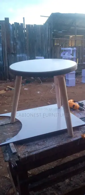 Round Decor Table: 2ft Wide 3 Stands(legs). White, Black and Brown