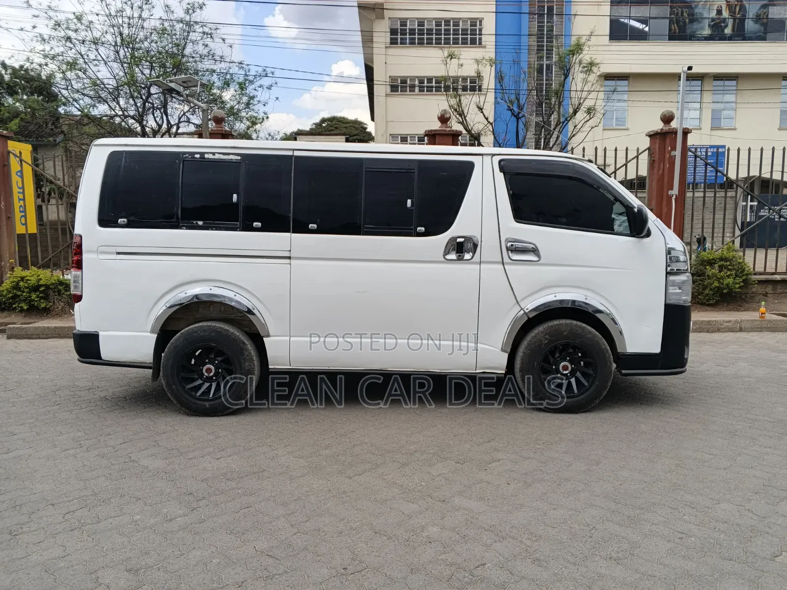 Toyota HiAce 2011 White