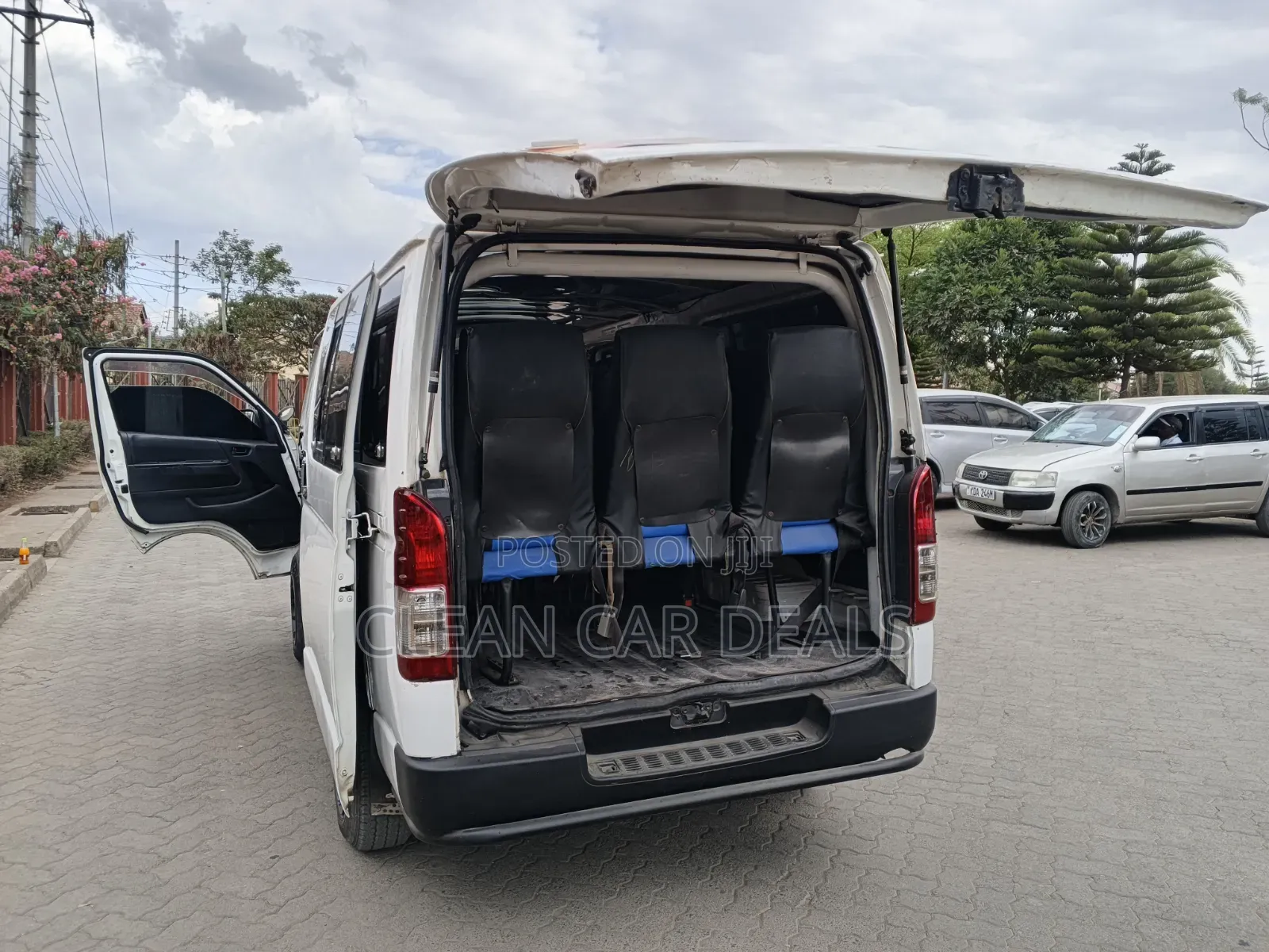 Toyota HiAce 2011 White