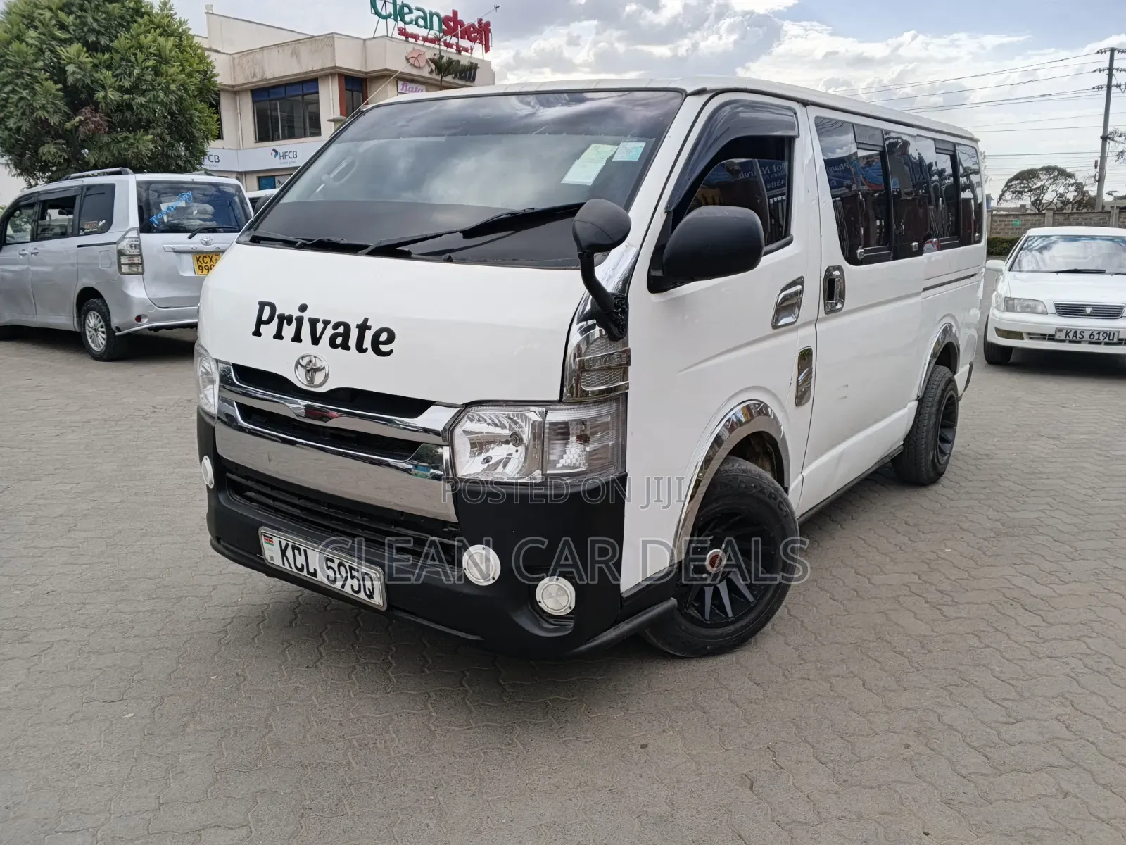 Toyota HiAce 2011 White