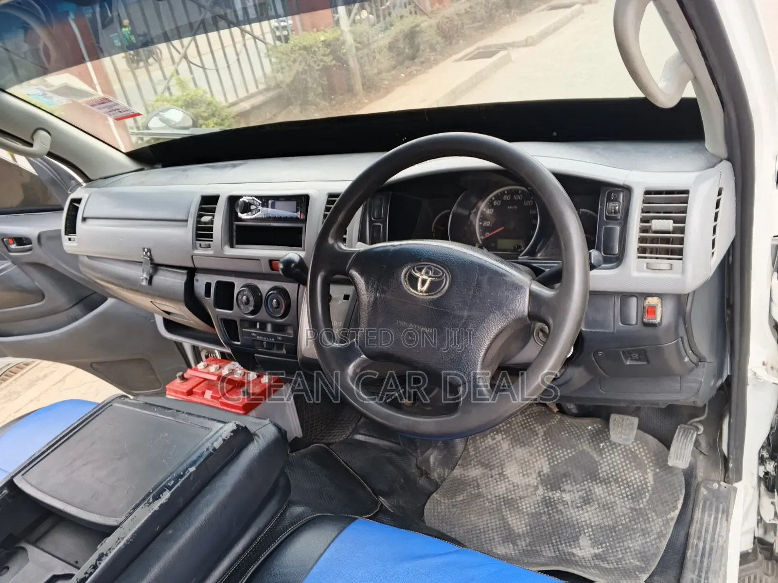 Toyota HiAce 2011 White