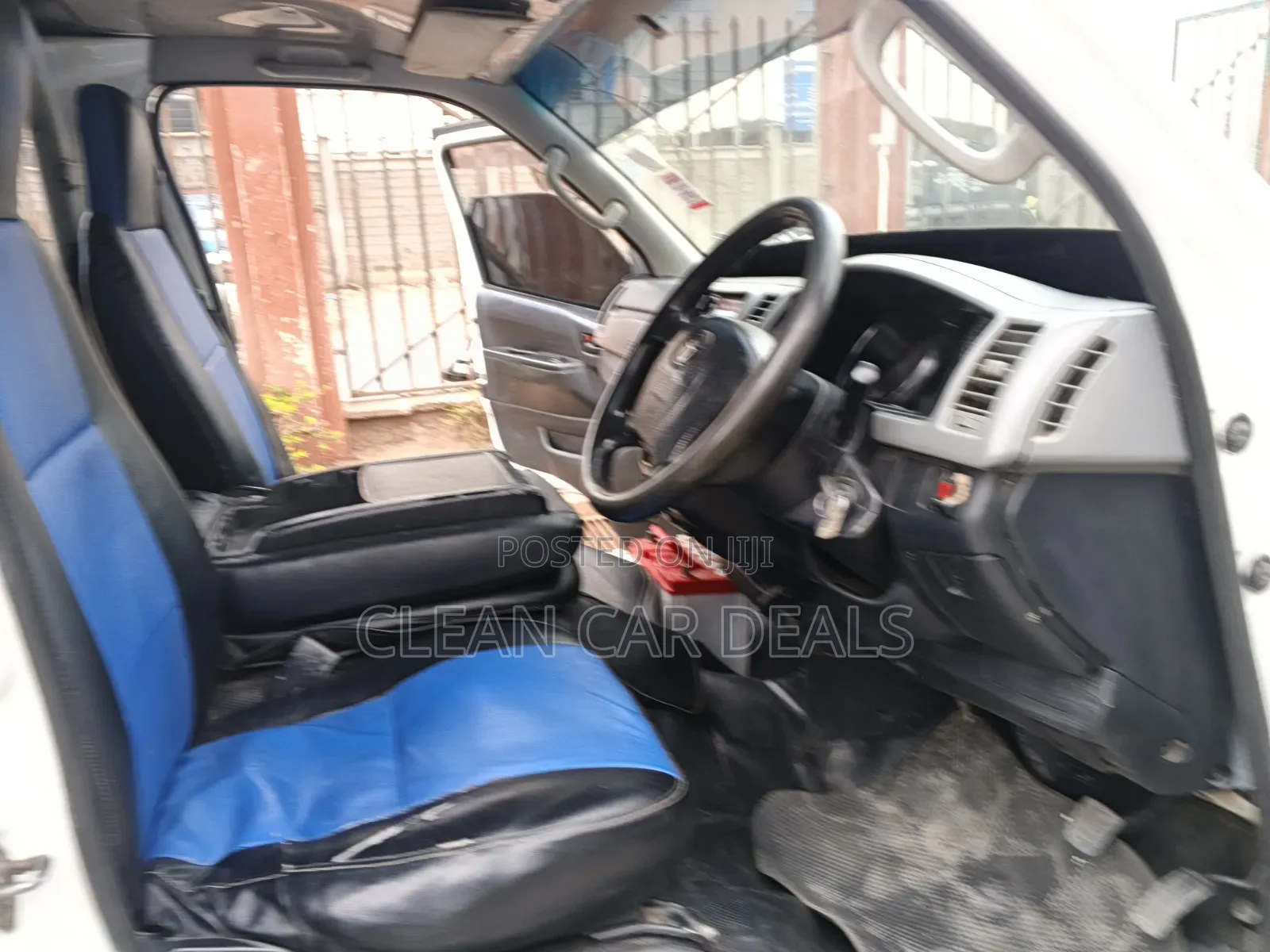 Toyota HiAce 2011 White