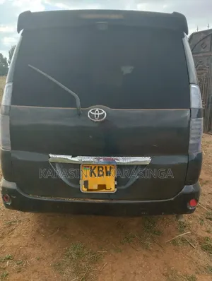 Toyota Voxy 2005 Blue