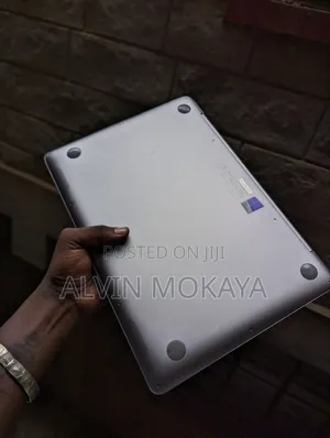 Laptop Asus ZenBook UX310UQ 1GB Intel Core i7 SSD 1T