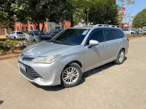 Toyota Corolla Fielder 2017 Silver
