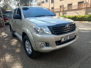 Toyota Hilux 2015 Gold
