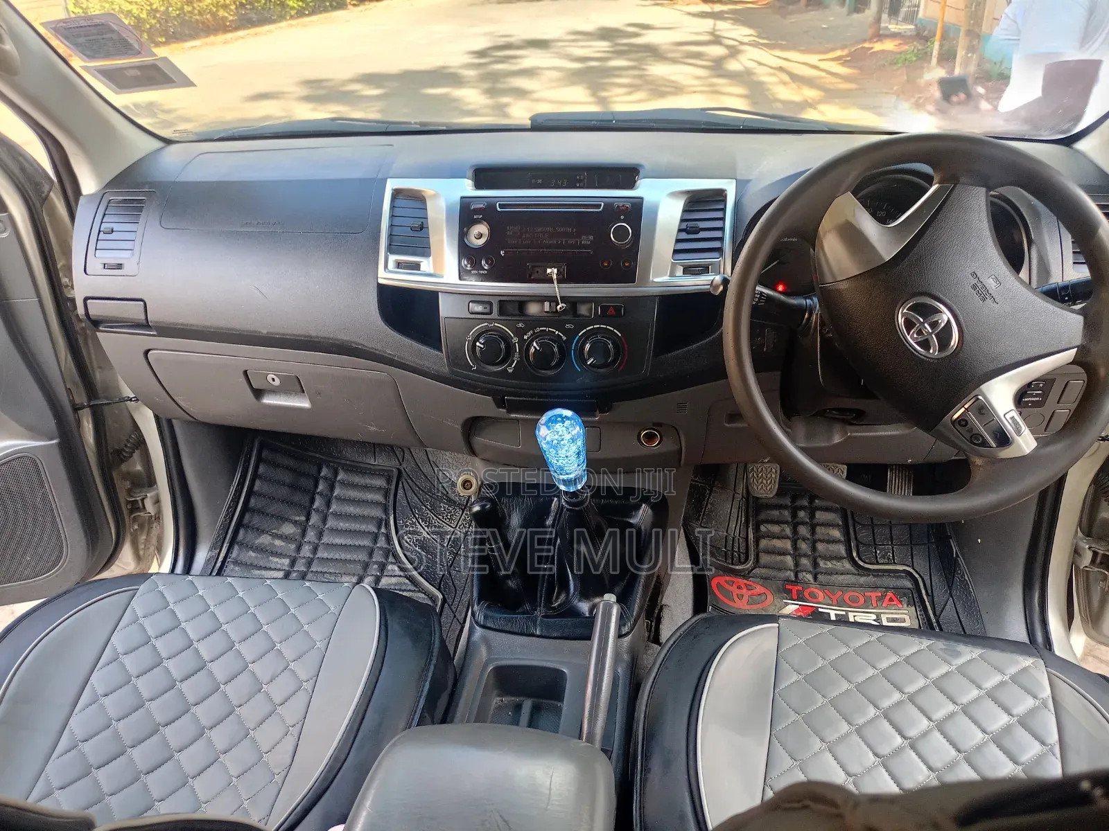 Toyota Hilux 2015 Gold