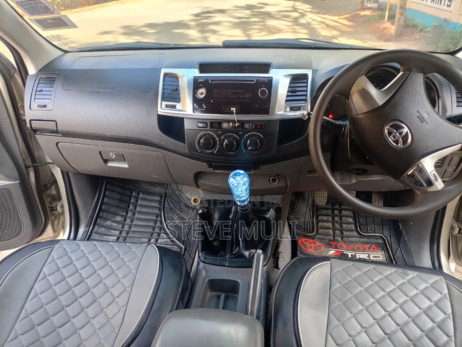 Toyota Hilux 2015 Gold