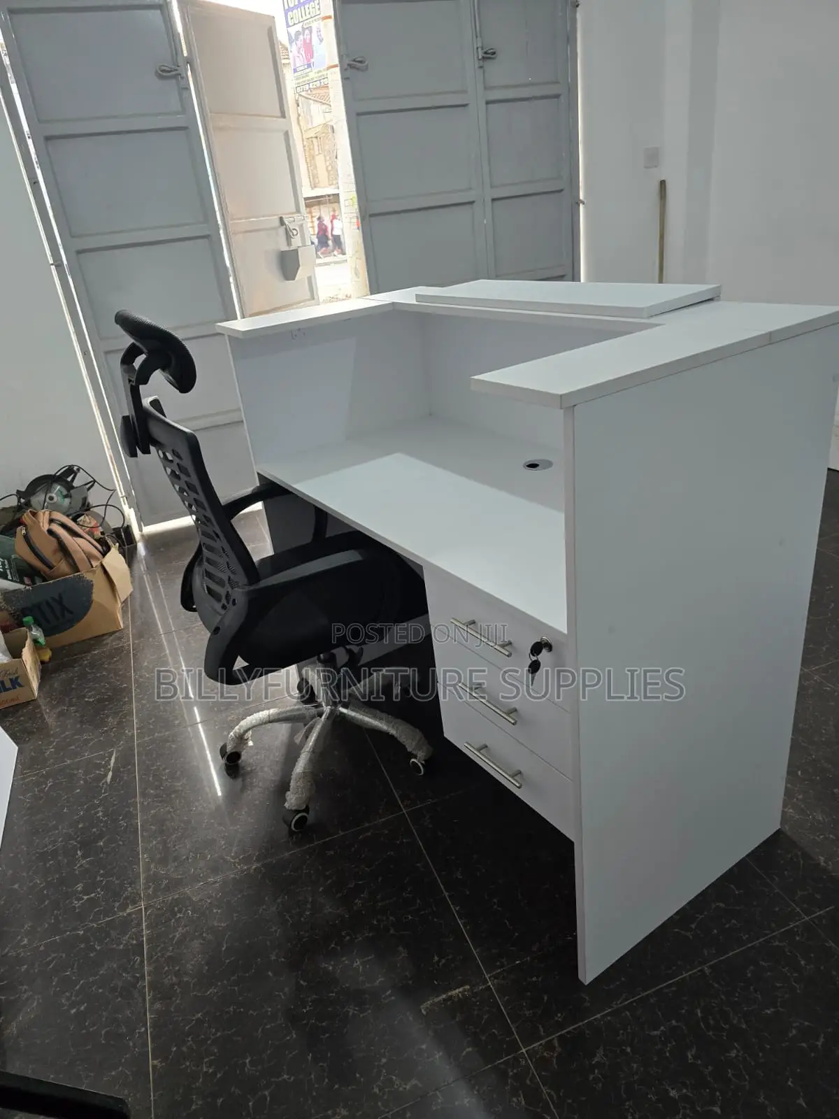 Modern White Office Reception Desk With Lockable Drawers