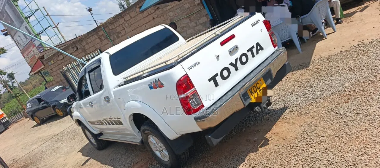 Toyota Hilux 2014 White