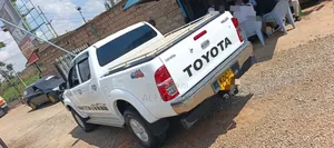 Toyota Hilux 2014 White