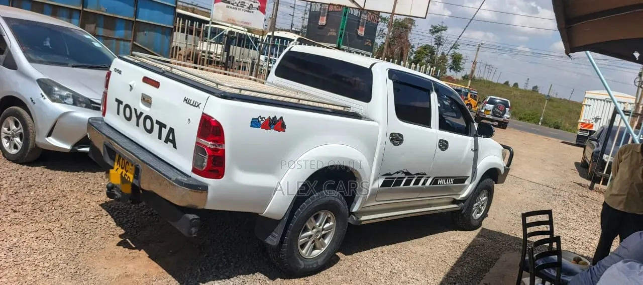 Toyota Hilux 2014 White
