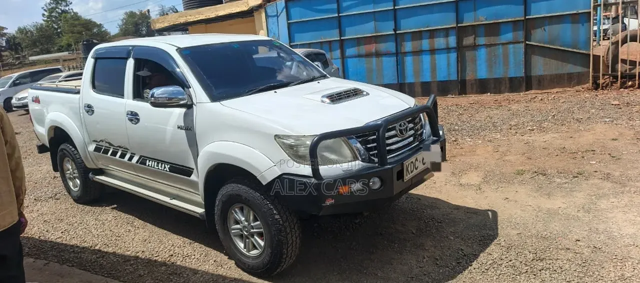 Toyota Hilux 2014 White