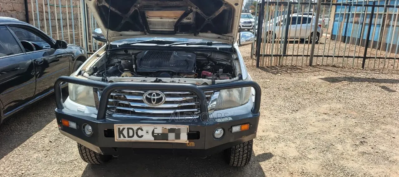Toyota Hilux 2014 White