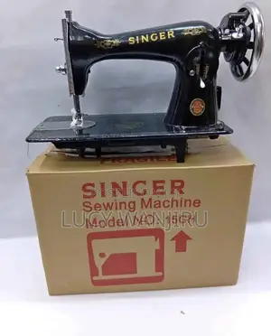 Singer Sewing Machine / Original Singer Sewing Machine