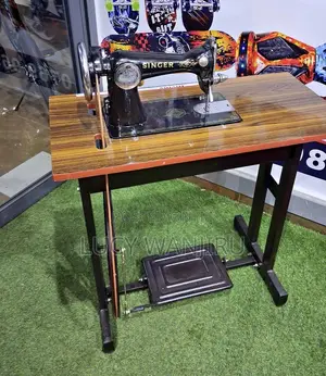 Singer Sewing Machine/ Singer Sewing Machine With Imported Table