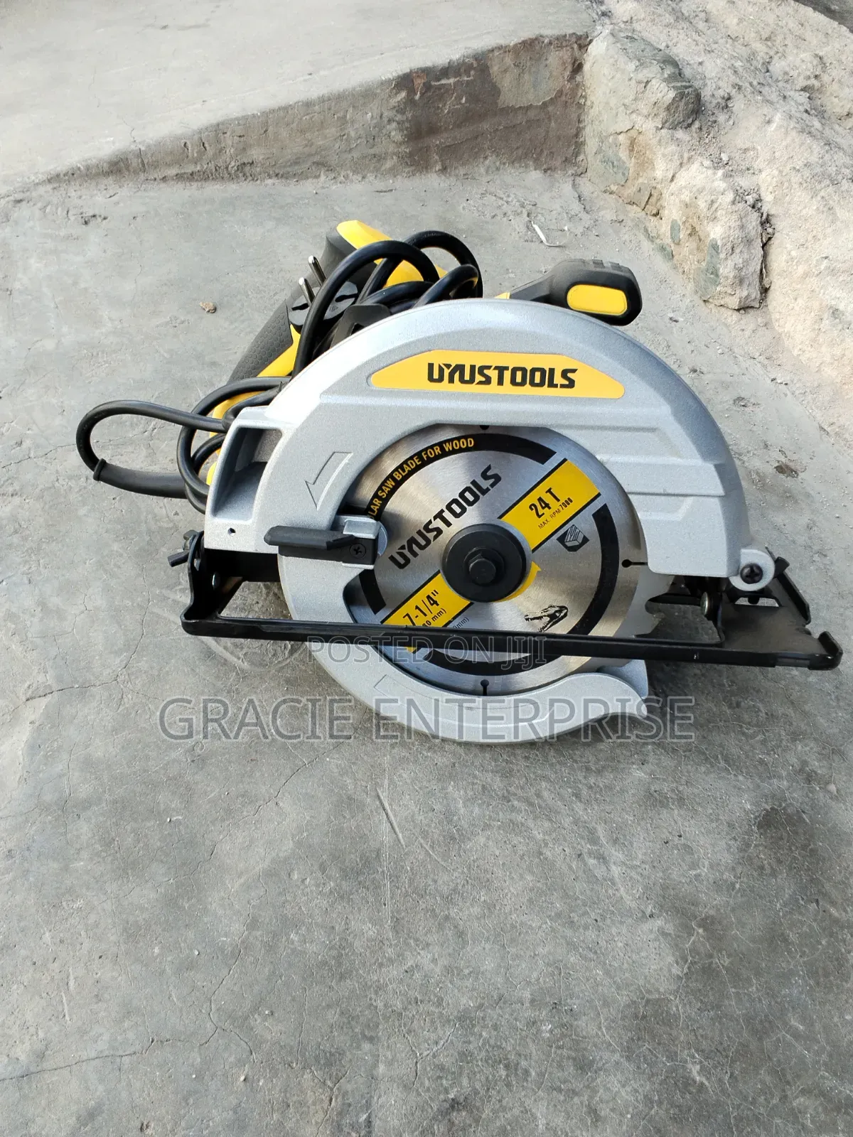 Handheld Electric Circular Saw for Cutting Wood