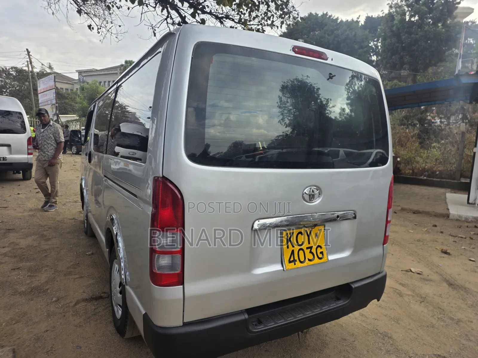 Toyota HiAce 2013 White