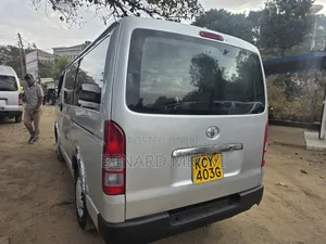 Toyota HiAce 2013 White