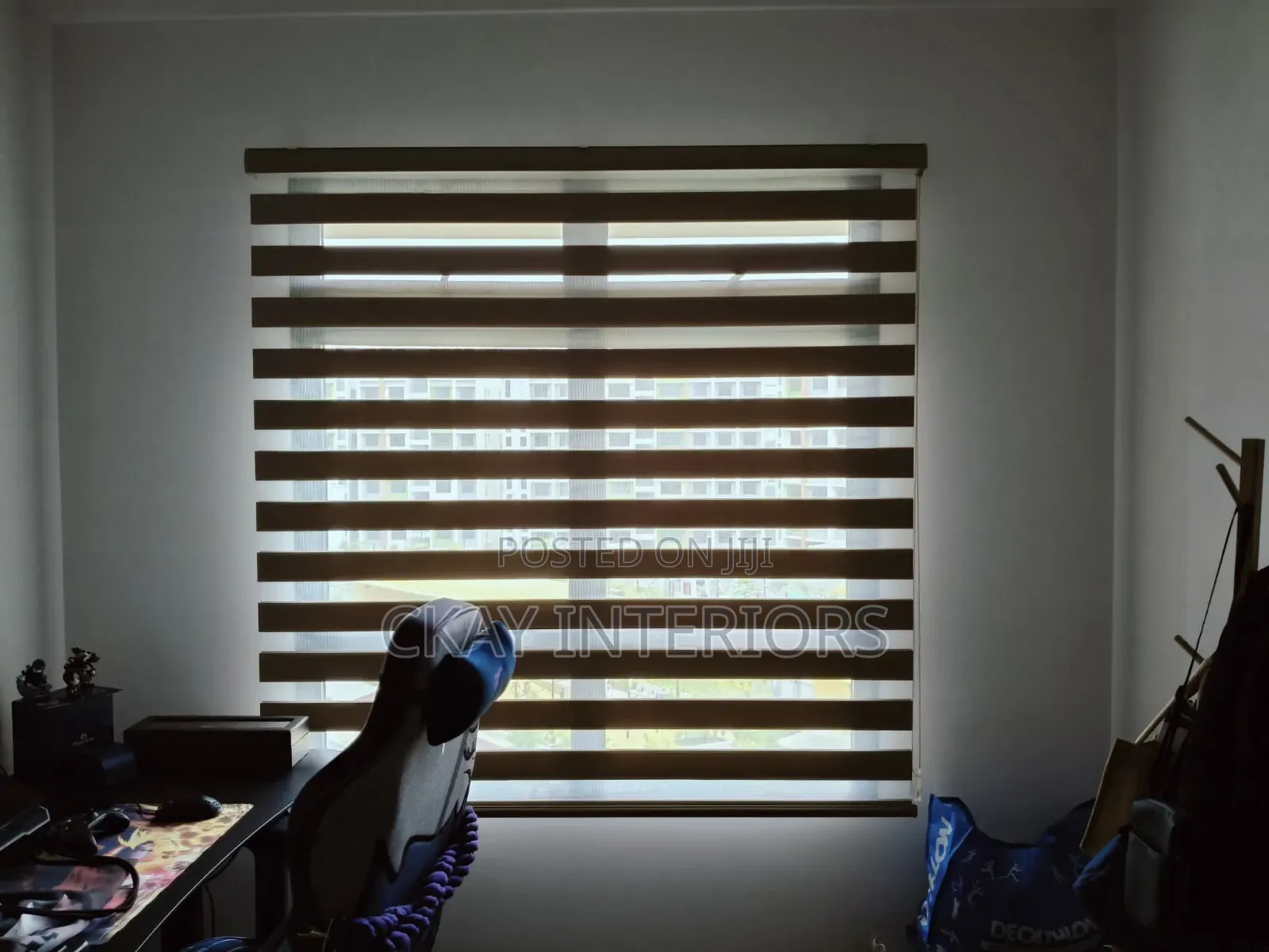 Horizontal Curtain Blinds That Complete the Look.