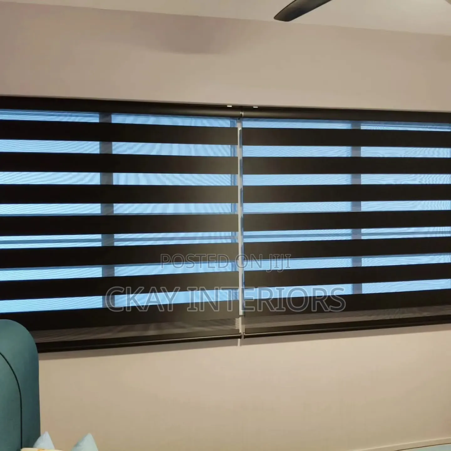 Horizontal Curtain Blinds That Complete the Look.