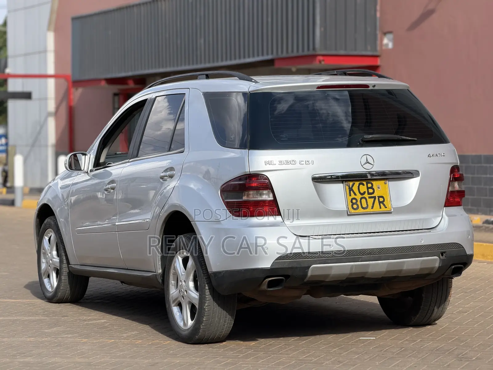 Mercedes-Benz 300D 2009 Silver
