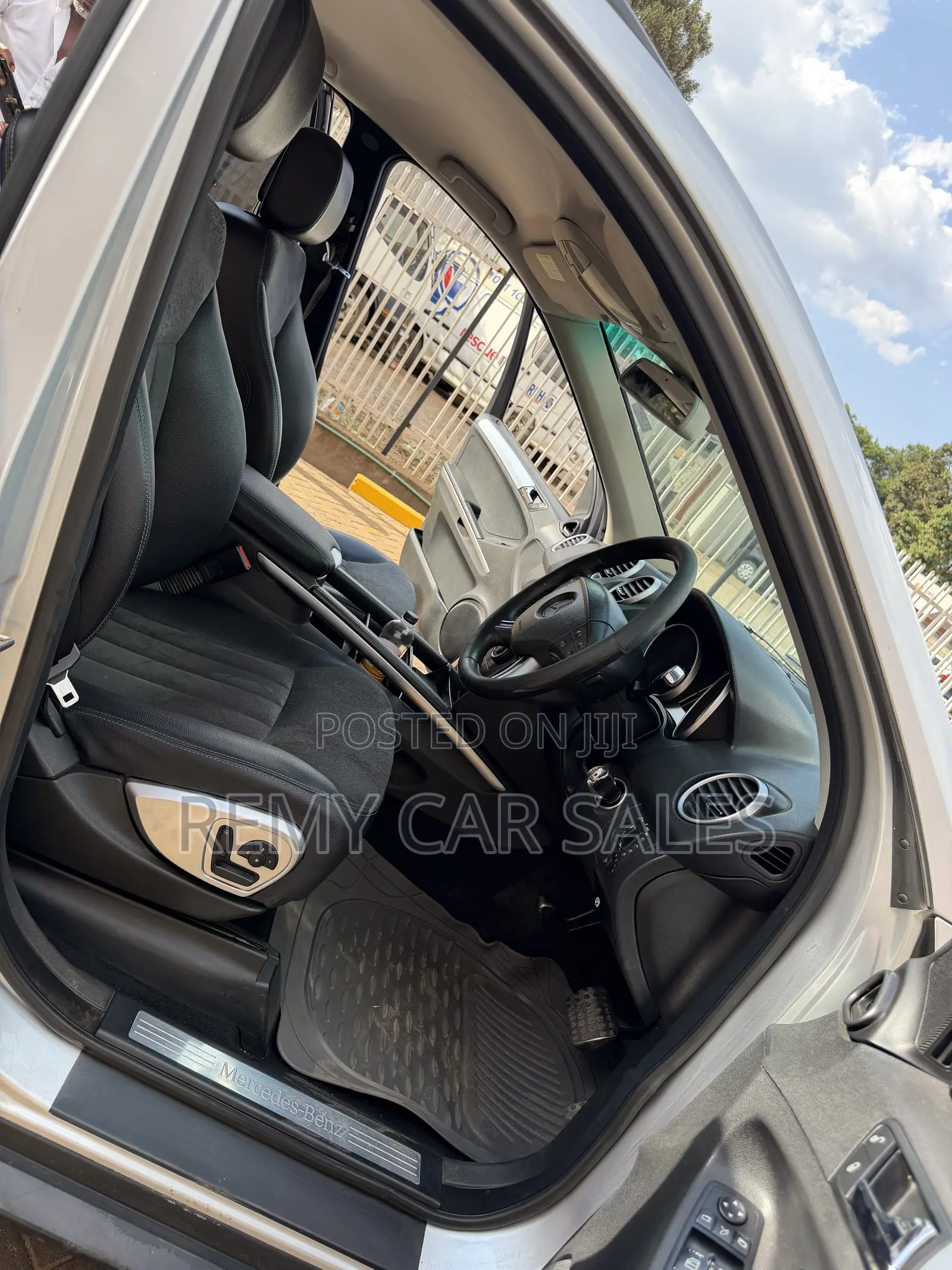 Mercedes-Benz 300D 2009 Silver