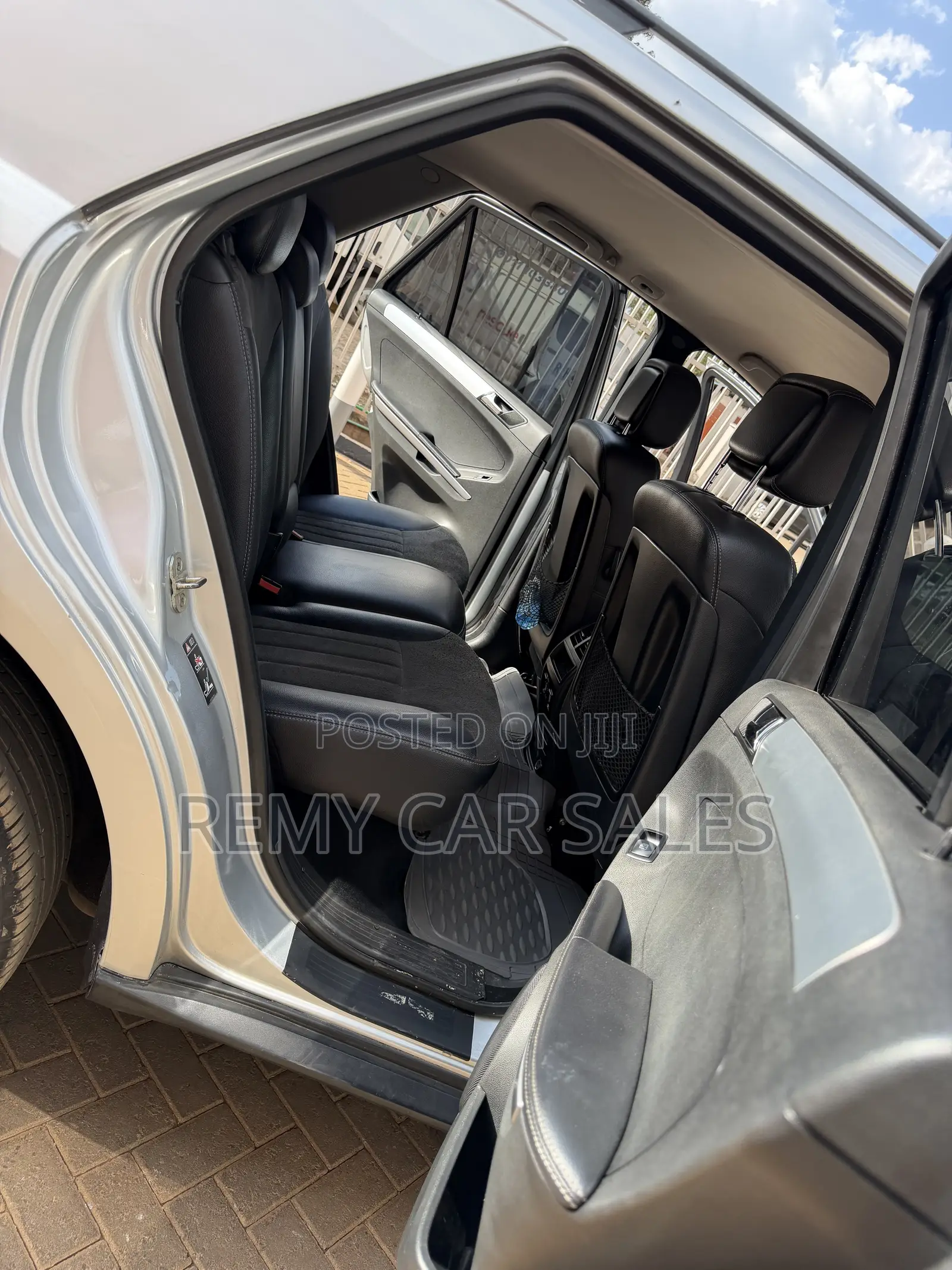Mercedes-Benz 300D 2009 Silver