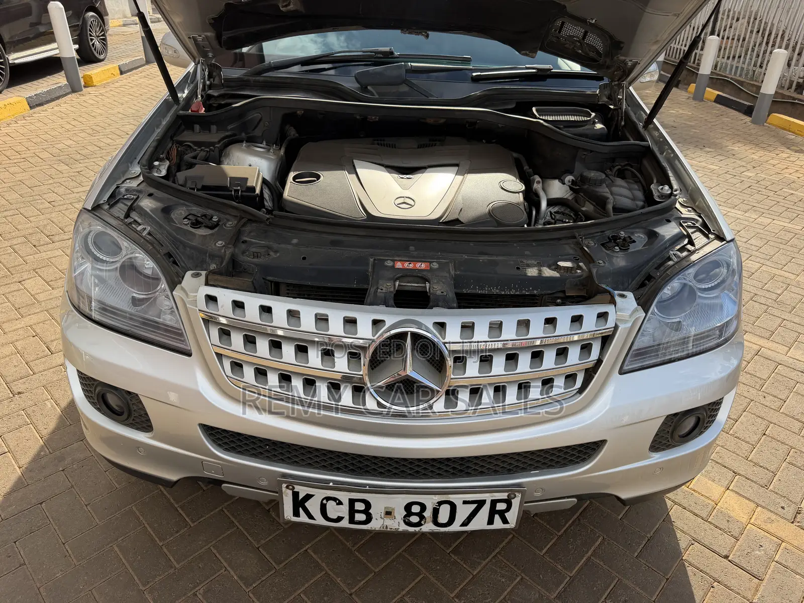 Mercedes-Benz 300D 2009 Silver