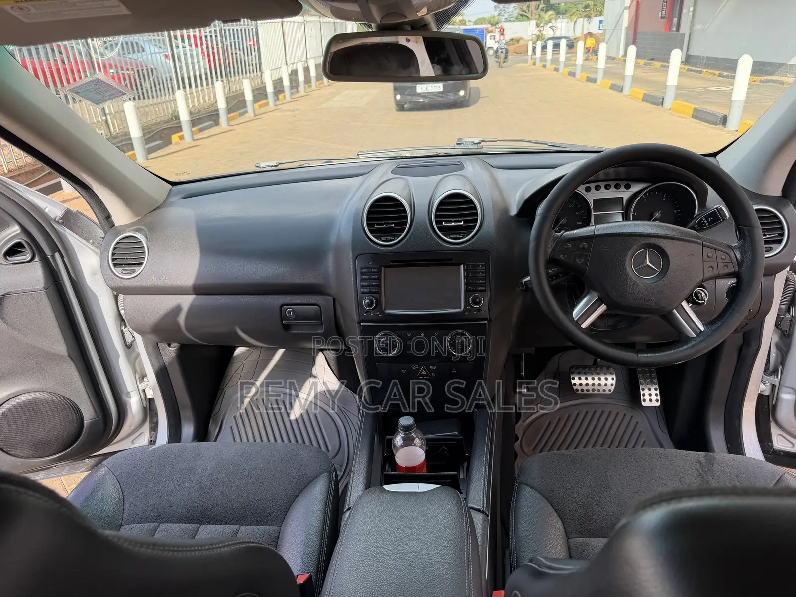 Mercedes-Benz 300D 2009 Silver