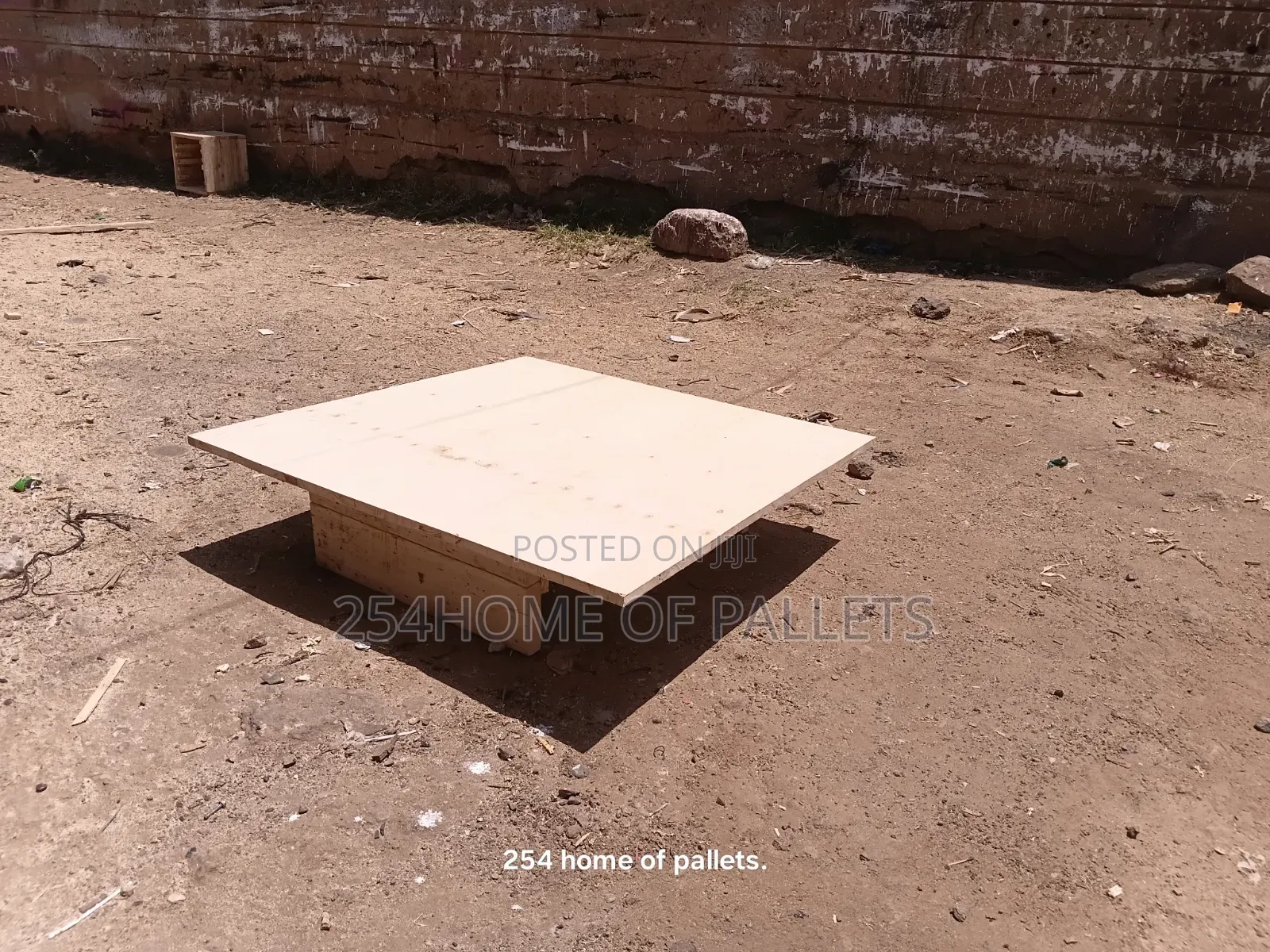 Plain Floor Dinning Table