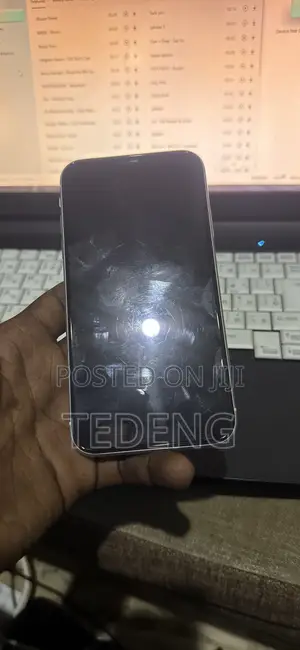 Apple iPhone XR 64 GB White