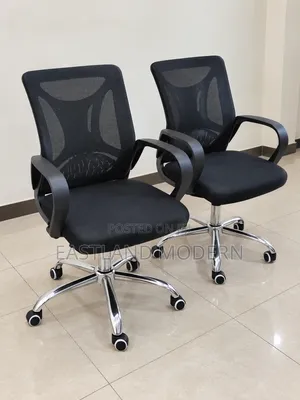 Black Mesh Office Chair With Adjustable Height and Chrome Base